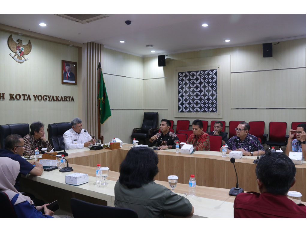 suasana diskusi pemkot yogya dan solok