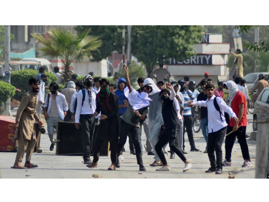 protes pemerksoaan di kampus di Pakistan