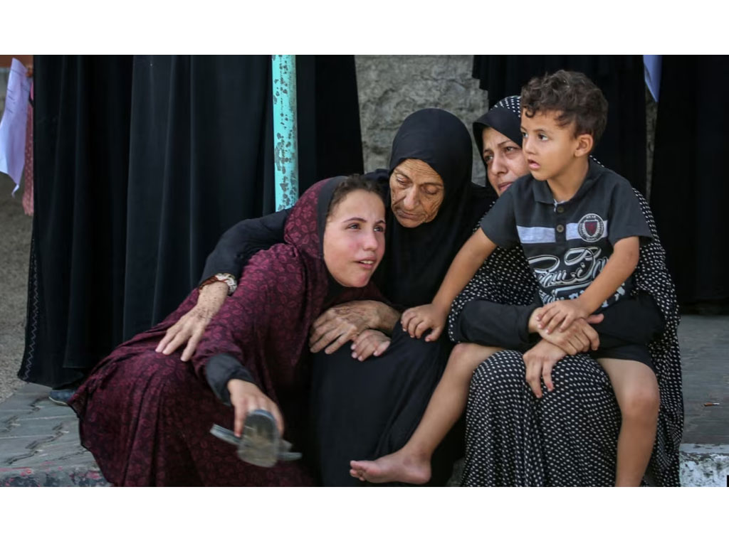 Perempuan dan anak-anak menangis di Gaza