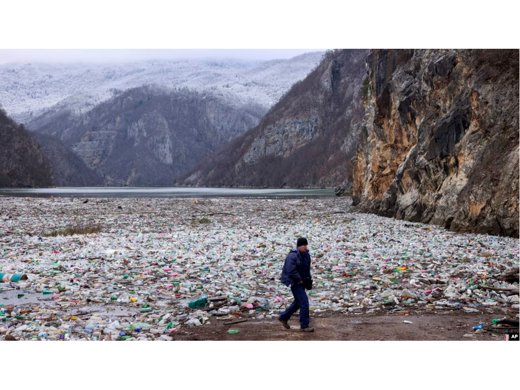 tumpukan sampah di Bosnia