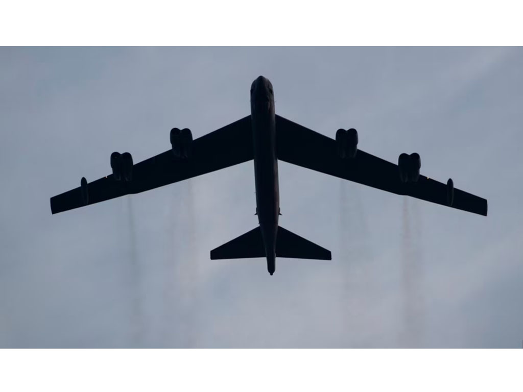 B52 di atas Gedung Putih