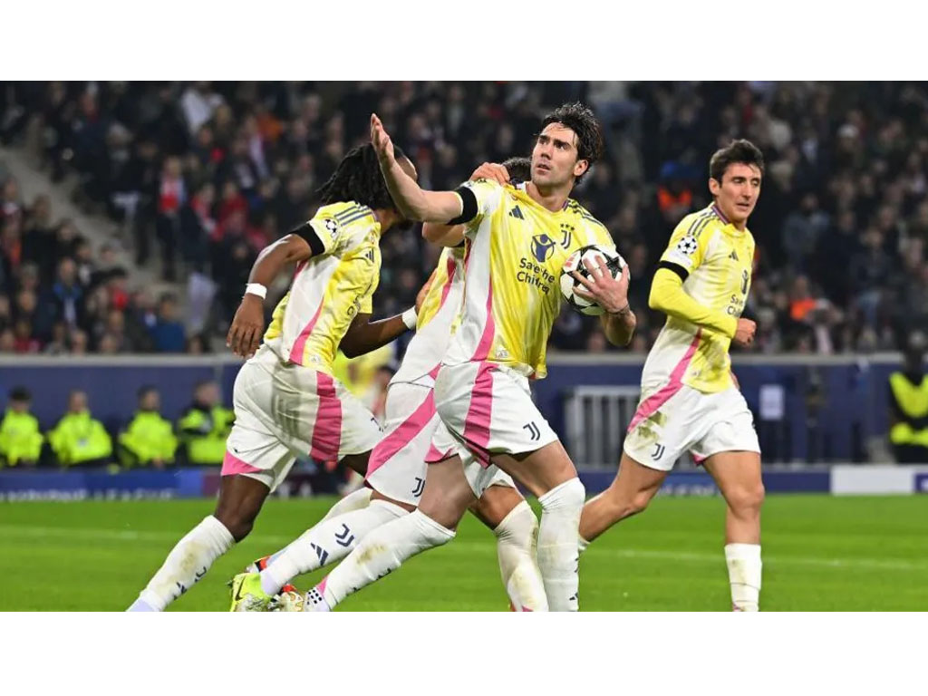 pemin Lille rayakan gol