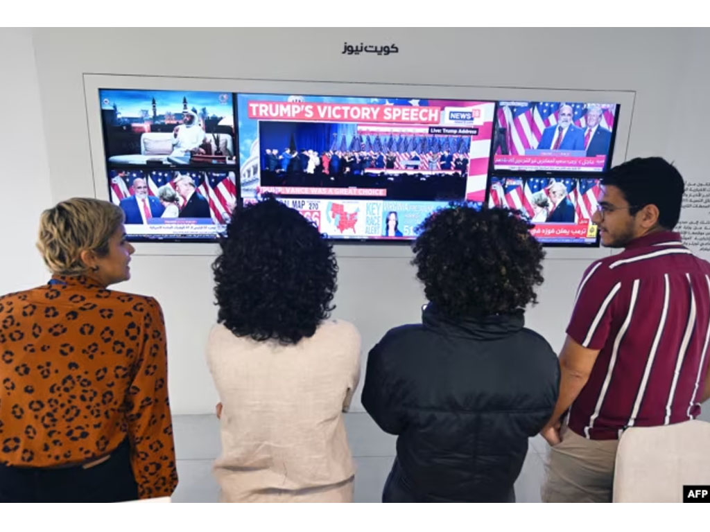 jurnalis Kuwait saksikan TV