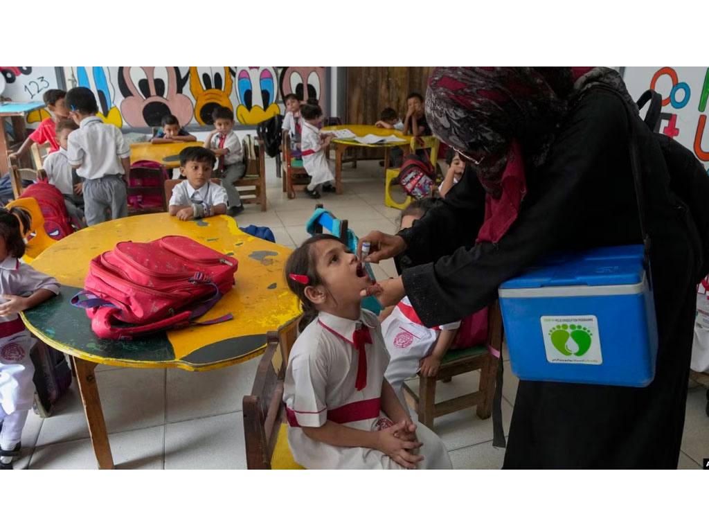 vaksinasi polio di Pakistan