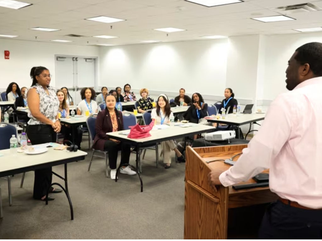 mahasiswa asing mengikuti kuliah di George Washington University