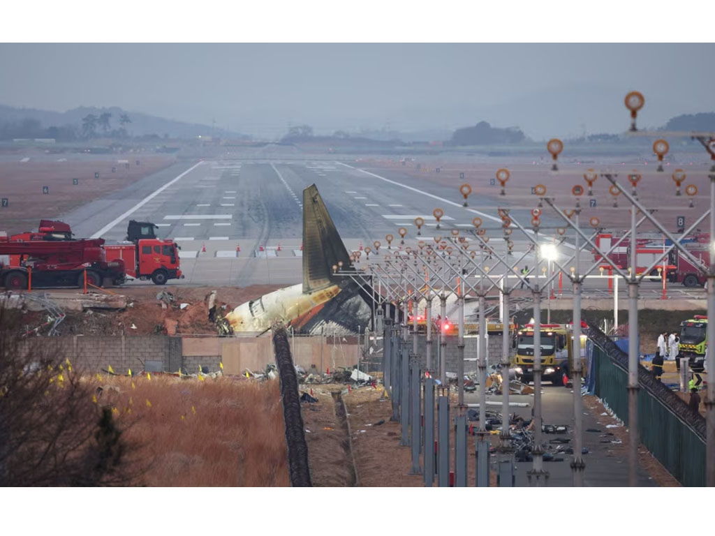 Puing-puing pesawat Jeju Air di Korsel