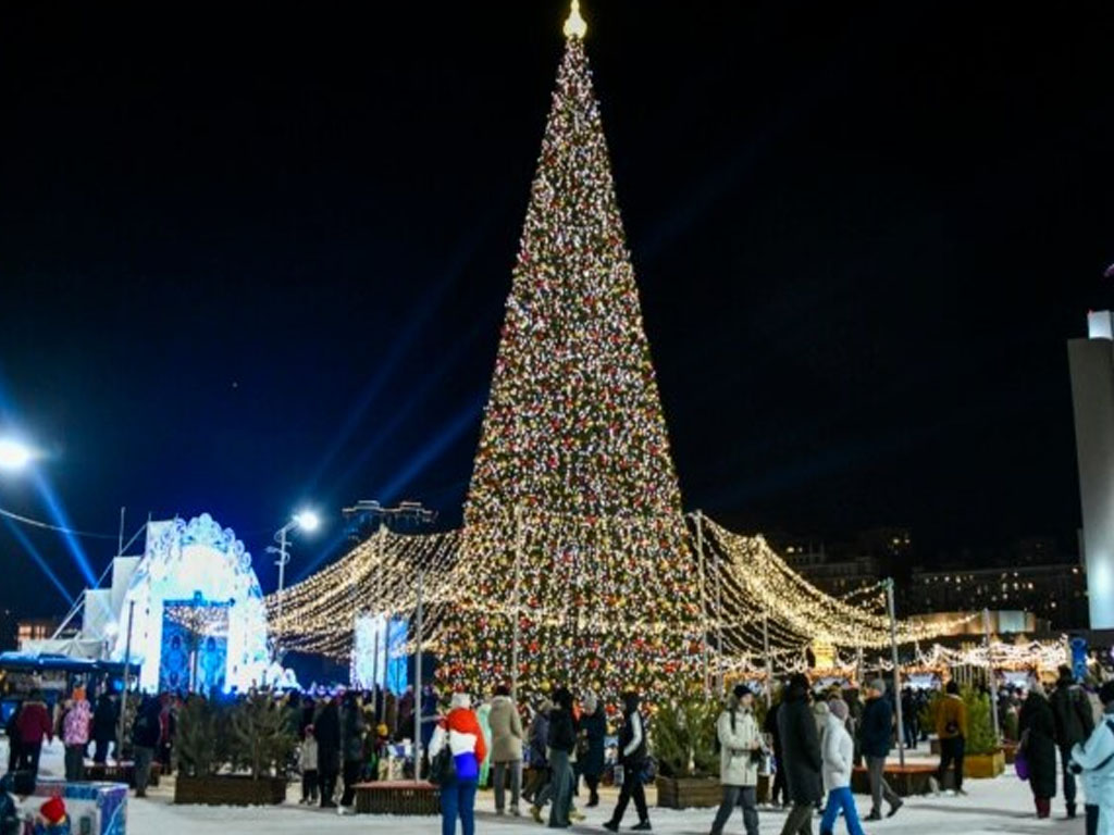pohon natal di rusia