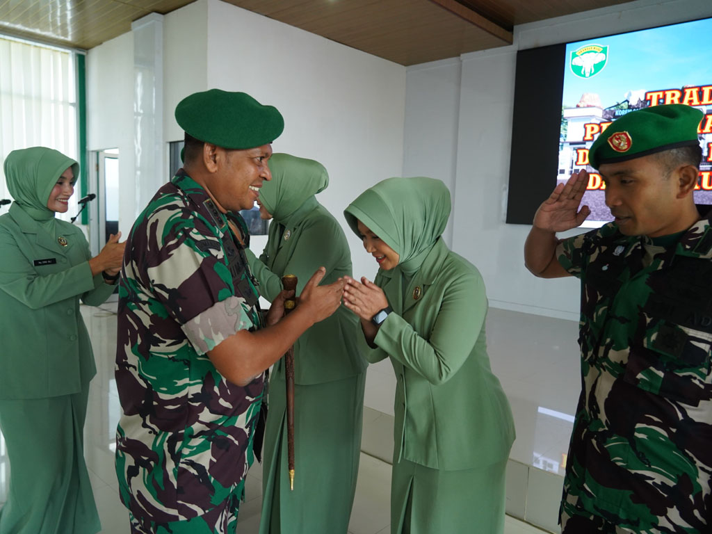 Danrem LW terima warga baru2