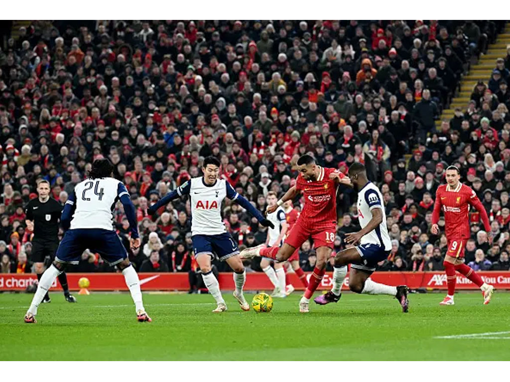 pemain liverpool giring bola