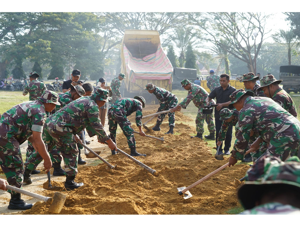 prajurit LW bersihkan masjid 5