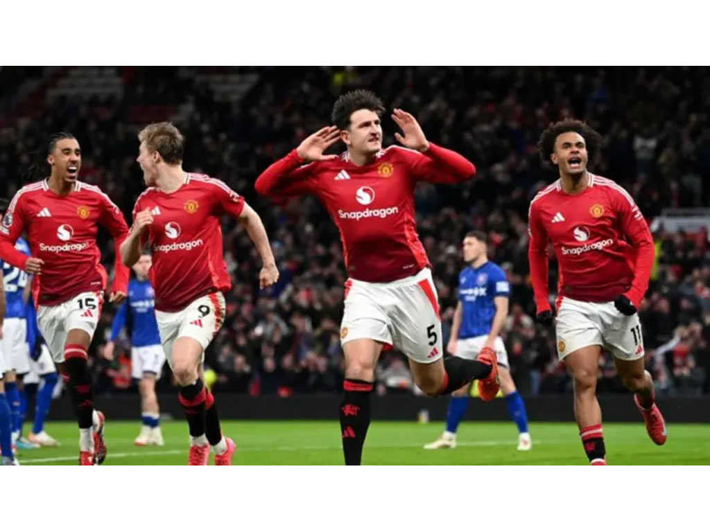 pemain MU rayakan kemenangan