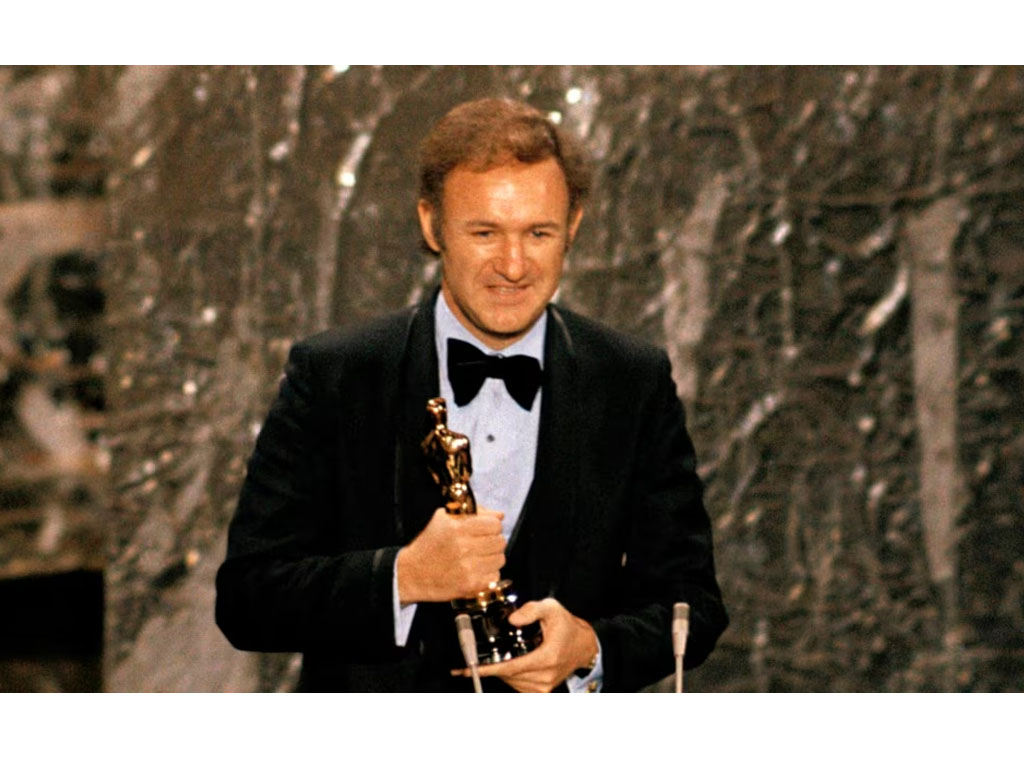 Gene Hackman menerima Oscar