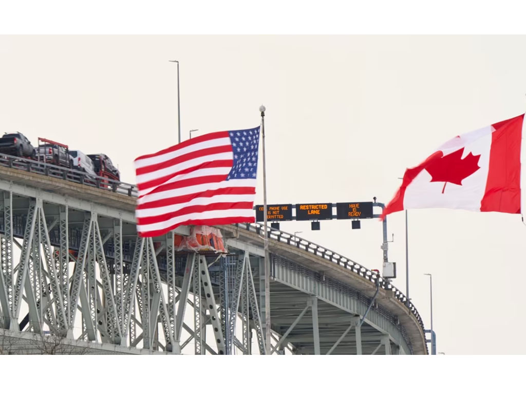 Bendera AS dan Kanada di Michigan