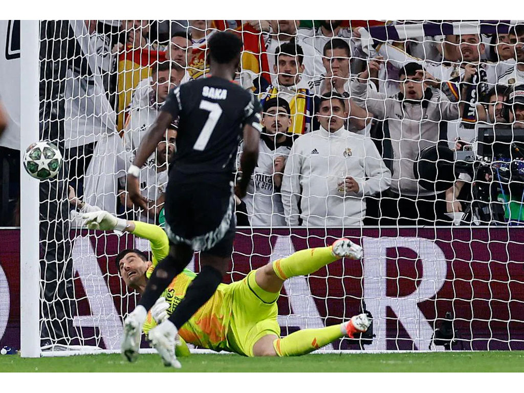 kiper madrid selamatkan gawang