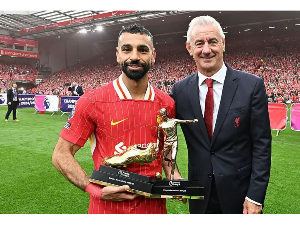 Salah terima sepatu emas