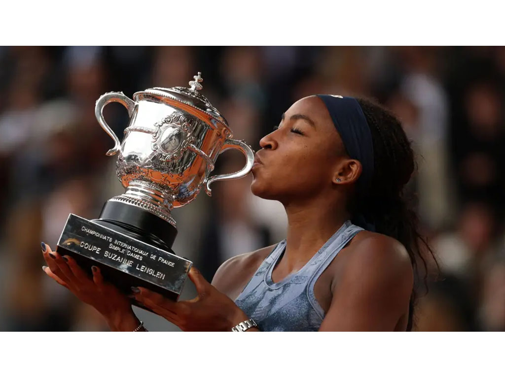 Coco Gauff angkat trofi Prancis Terbuka