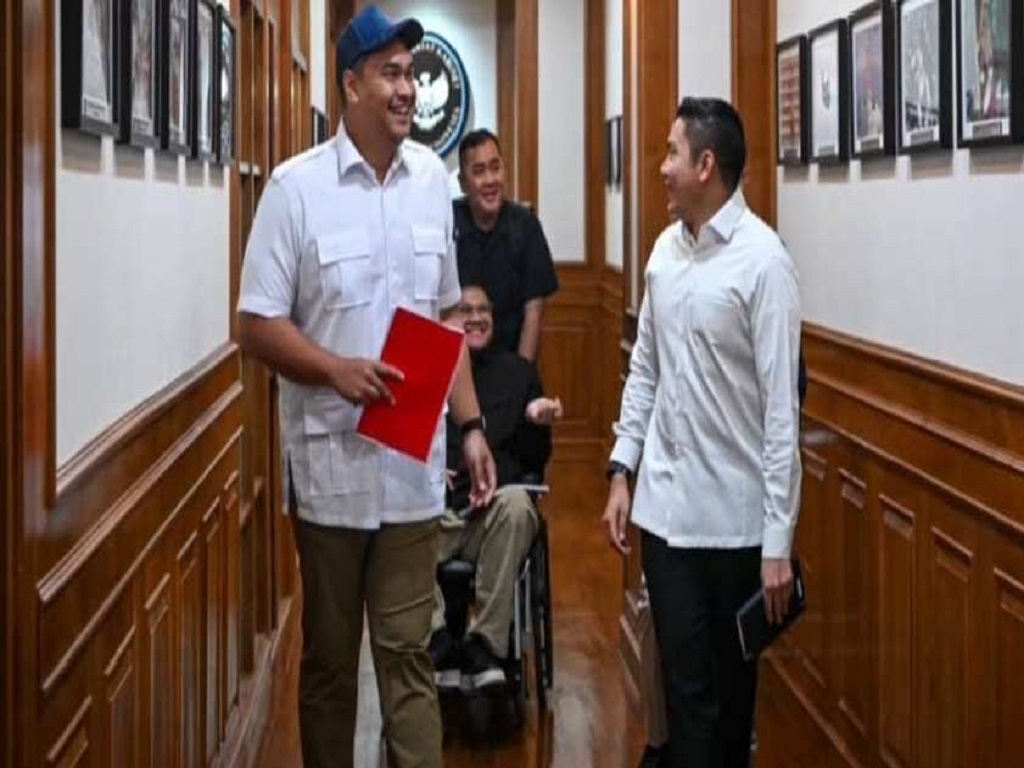 Seskab Teddy dan Menpora