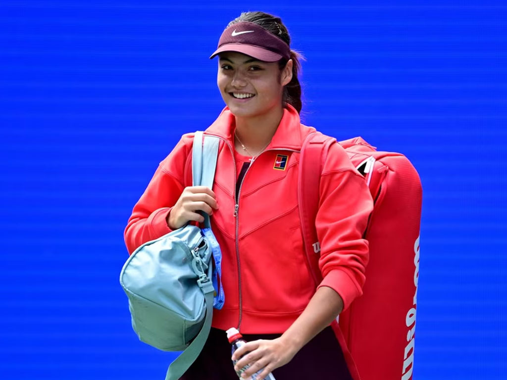 Emma Raducanu tinggalkan lapangan