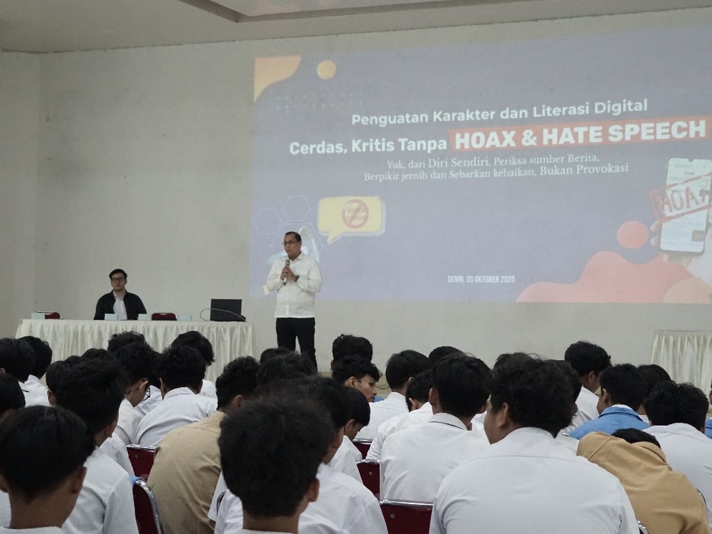 Ratusan Siswa SMK Cyber Media Dibekali Jurus Digital Anti Hoaks dan Hate Speech