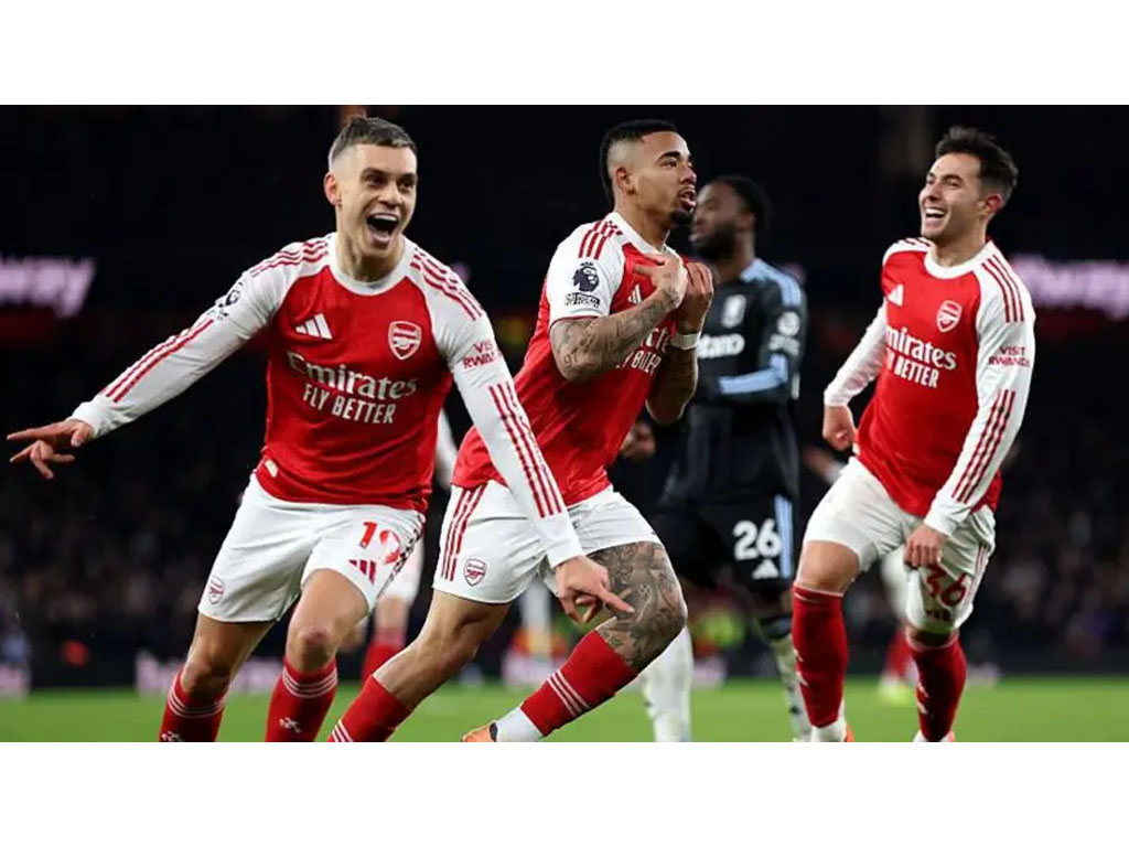 pemain Arsenal rayakan gol