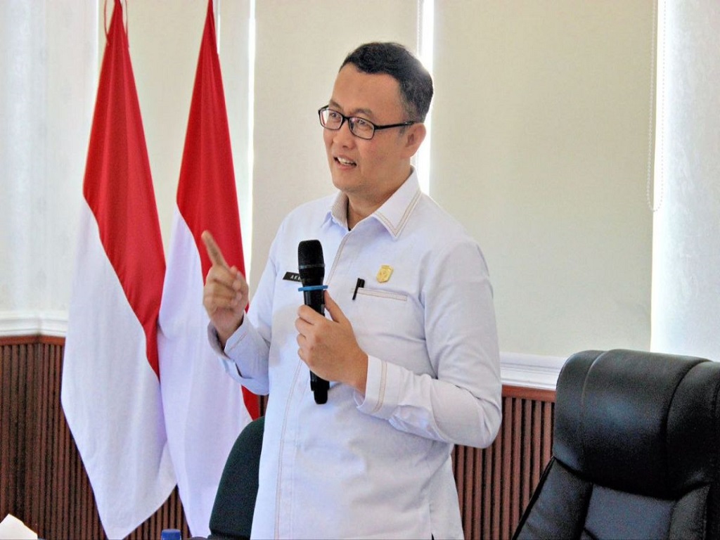 Profil Hendarsam Marantoko