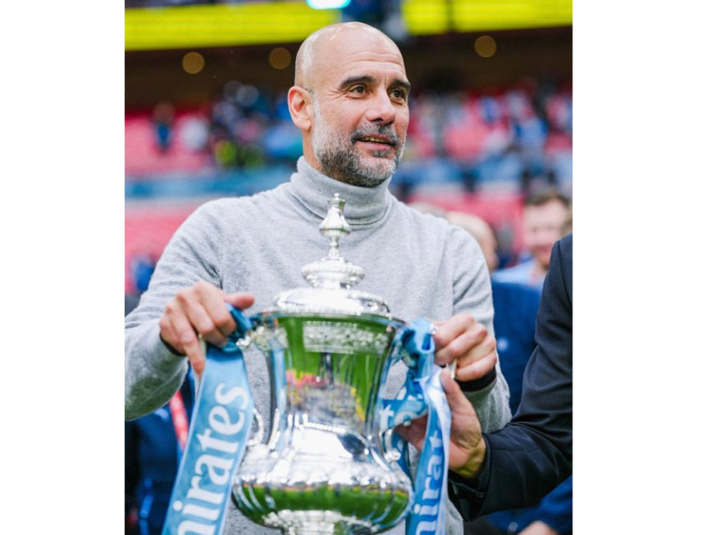 Guardiola angkat trofi FA Cup 2026
