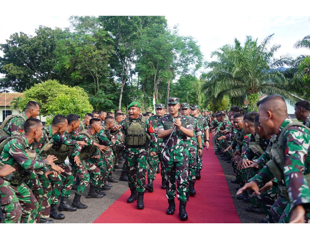 Yonif ke Papua1