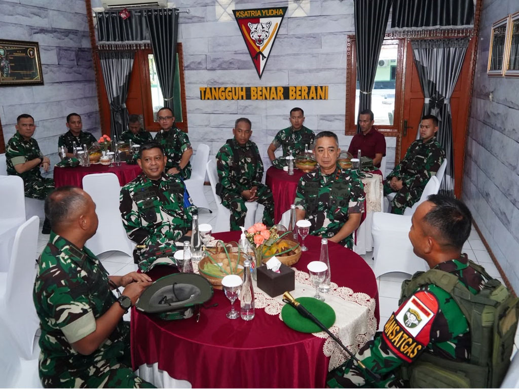 Yonif ke Papua2