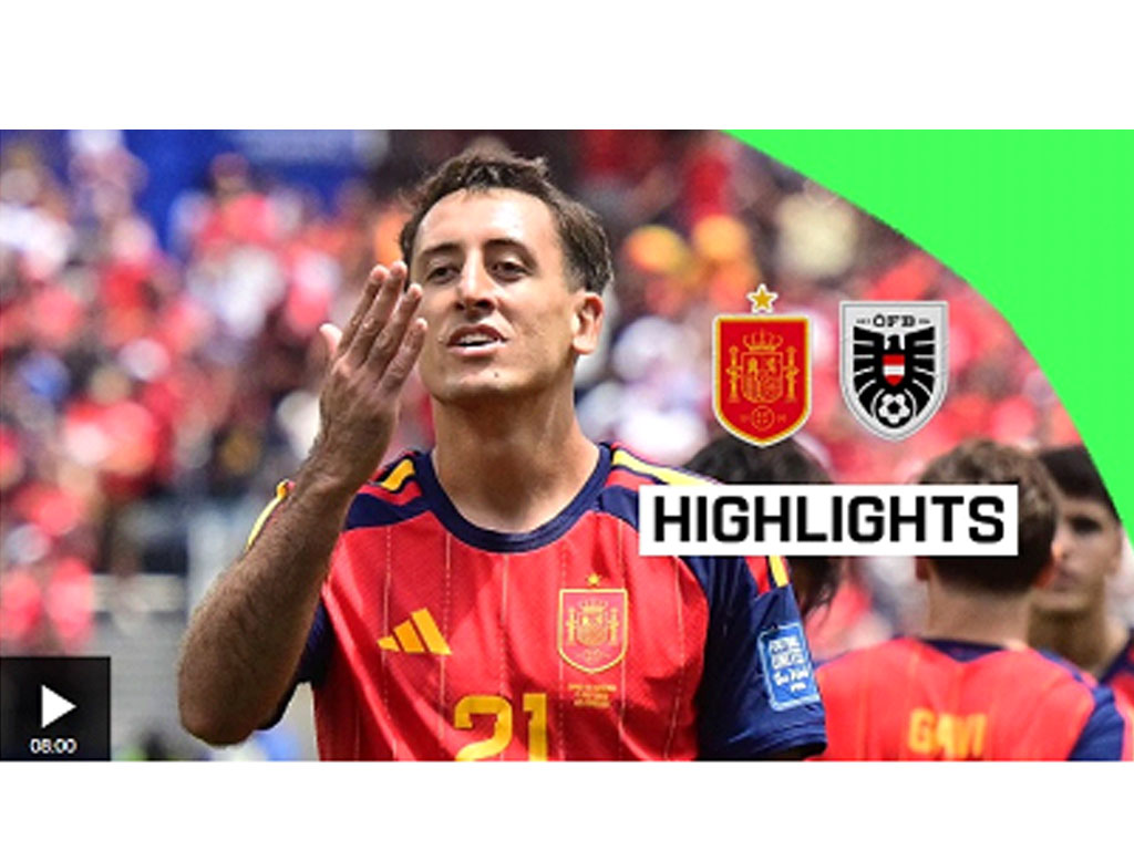 pemain Spanyol rayakan gol