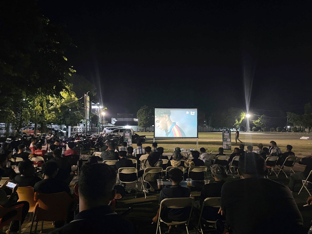 warga rem nonton bola 3