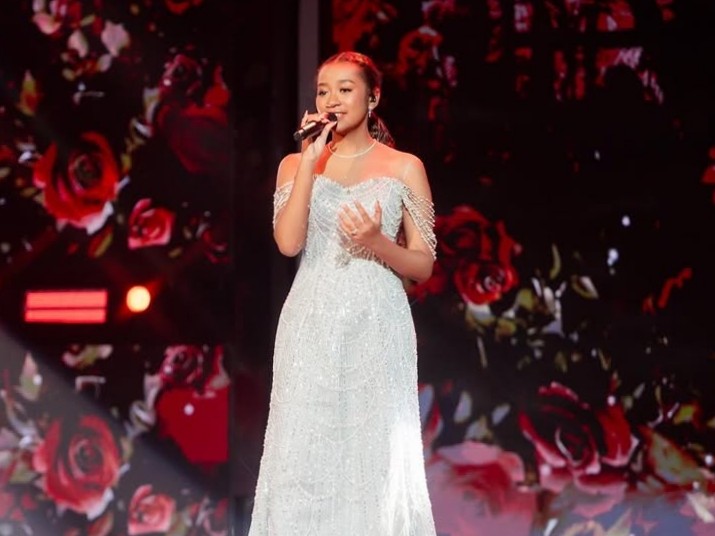 Angie Carvalho tampil dengan penuh penghayatan di Indonesian Idol XIII