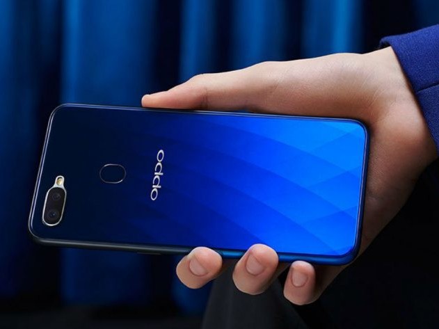 Ilustrasi HP OPPO yang sedang direstart