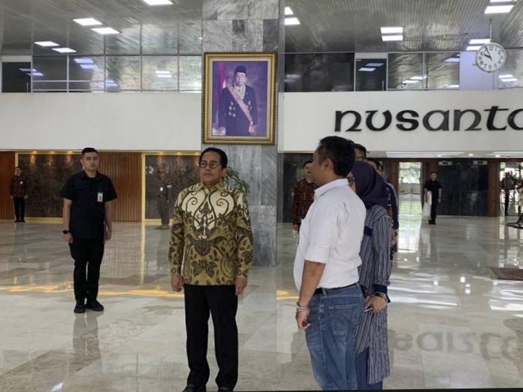 DPR RI: Semua Wajib Berdiri Tegak saat Indonesia Raya Dinyanyikan