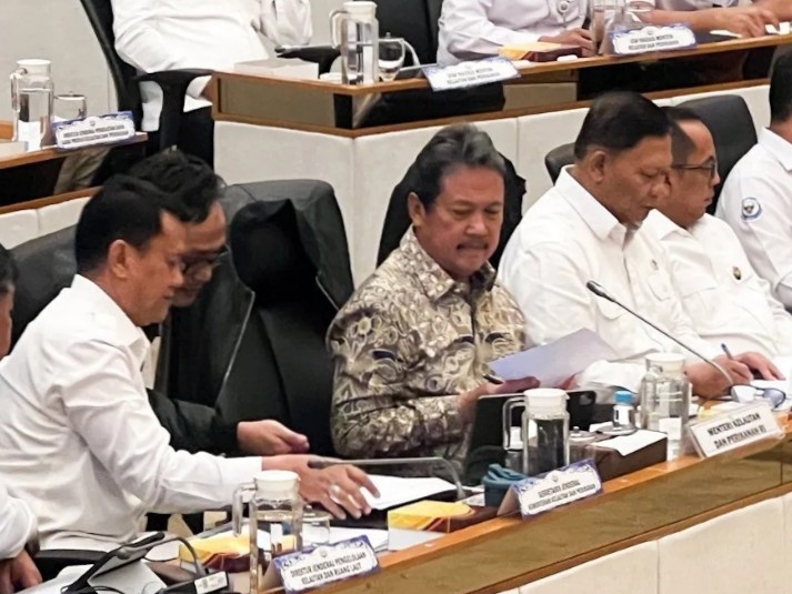 Pembangunan pagar laut di Tangerang