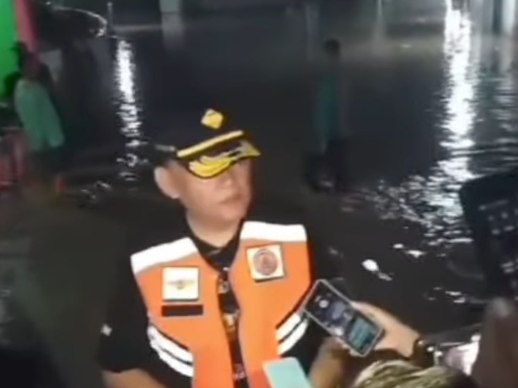 Hujan Lebat Picu Banjir dan Longsor di Semarang, Ketinggian Mencapai 100 Cm