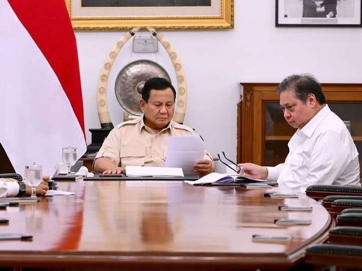 Presiden Prabowo Subianto dan Airlangga Hartarto di Istana Kepresidenan Jakarta.
