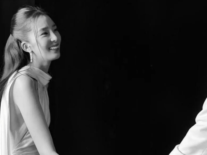 Foto pernikahan hitam putih Irene Kim