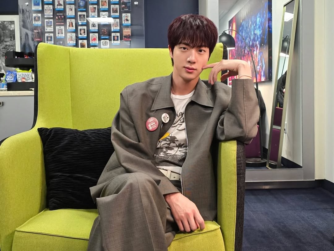 Jin BTS dalam konser terakhir BTS