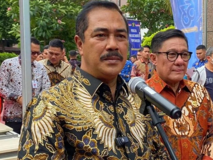 Pejabat imigrasi di Bandara Soekarno-Hatta