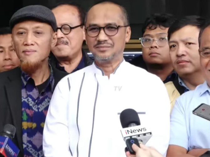 Abraham Samad bersama aktivis di gedung KPK
