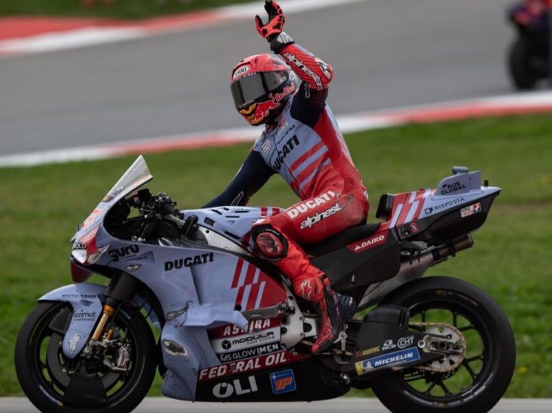 Marc Marquez memimpin sesi latihan kedua MotoGP Thailand.