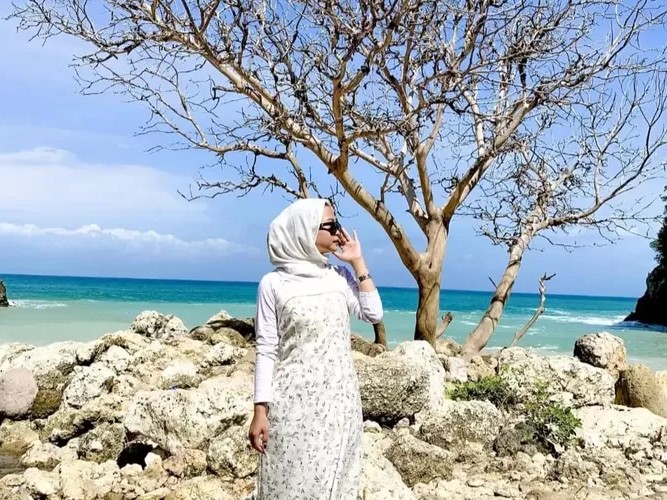 Pantai Sawangan dengan hutan mangrove