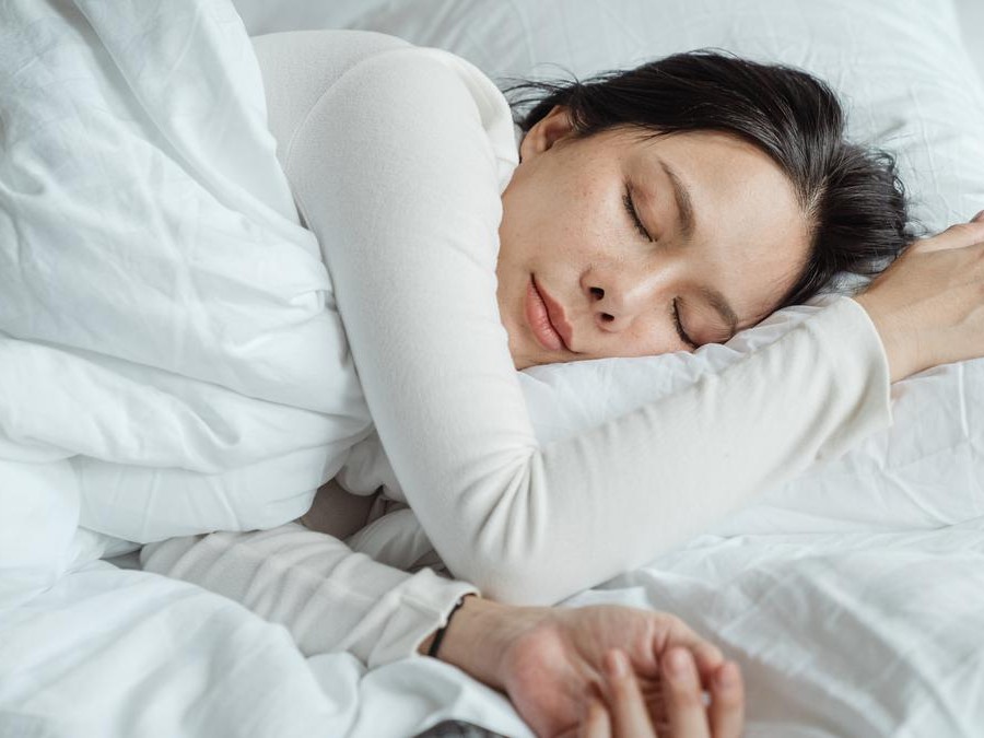 Ilustrasi perempuan tidur