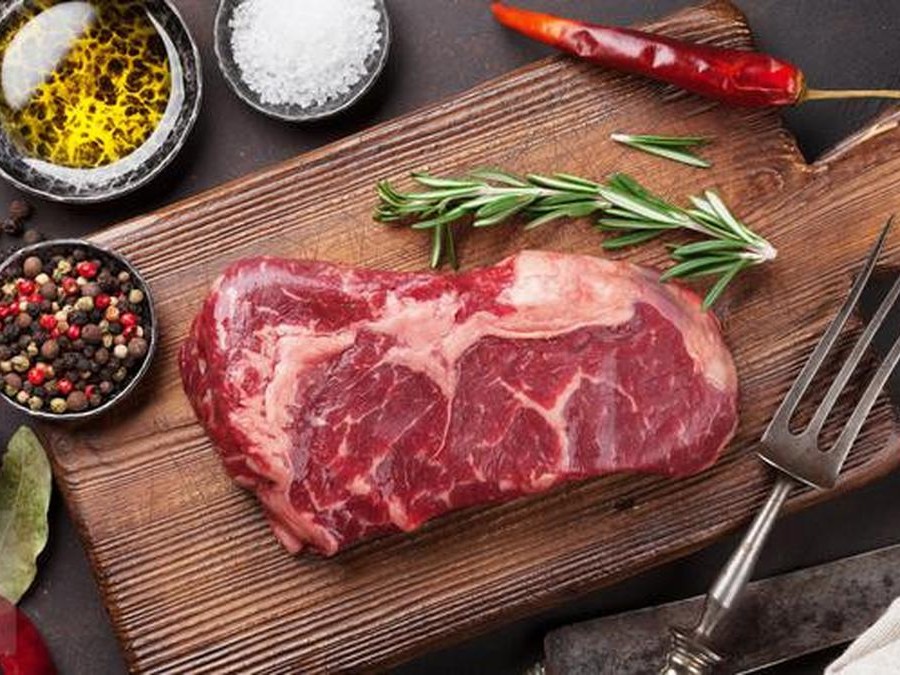 Potongan daging kambing yang siap diolah