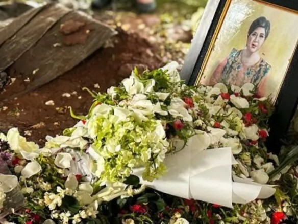 Titiek Puspa dimakamkan di TPU Tanah Kusir Blok AA1-Bled 48, lokasi pemakaman pahlawan Indonesia.