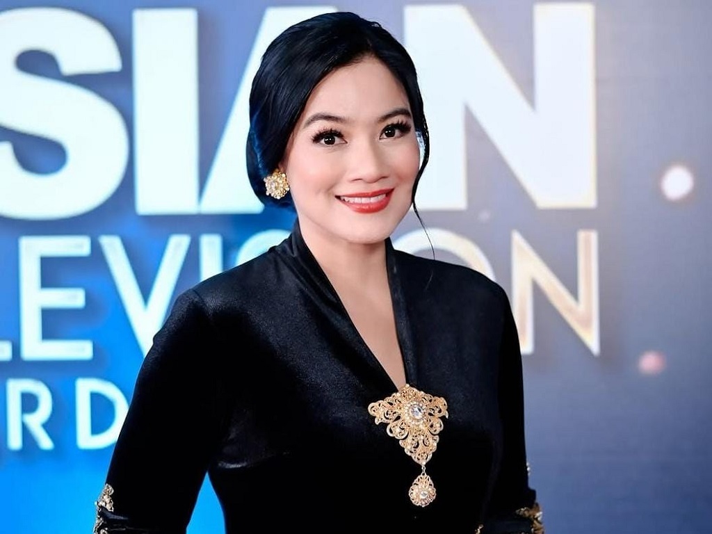 Aura Wajah Glowing Titi Kamal Curi Perhatian Meski Sudah Berusia 40 Tahun ke Atas