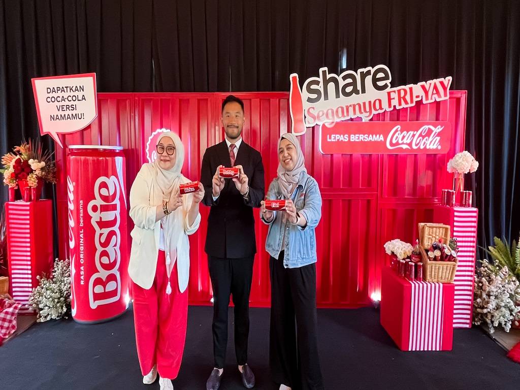 Kampanye ‘Share a Coke’ Hadir Kembali, Dapatkan Namamu dengan Mudah di Kaleng dan Botol Coca-Cola