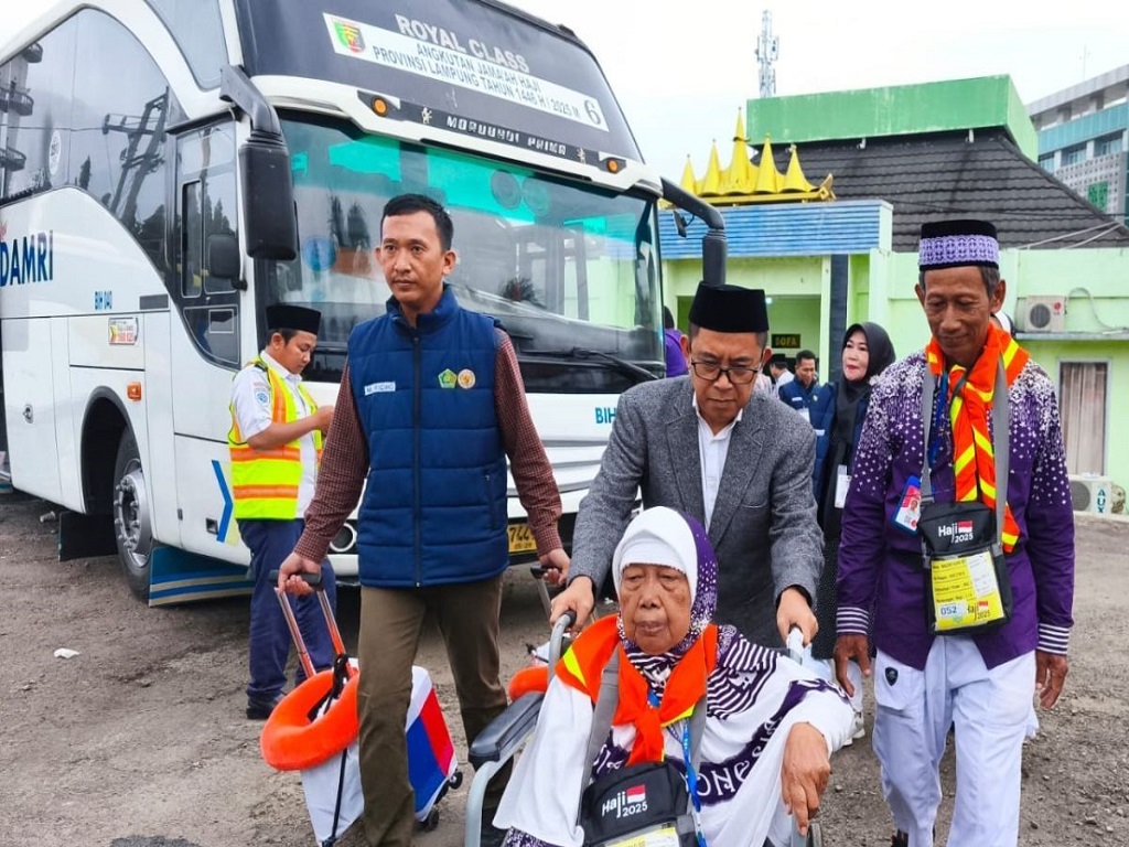 Sebanyak 75.887 Calon Haji Telah Diberangkatkan ke Tanah Suci