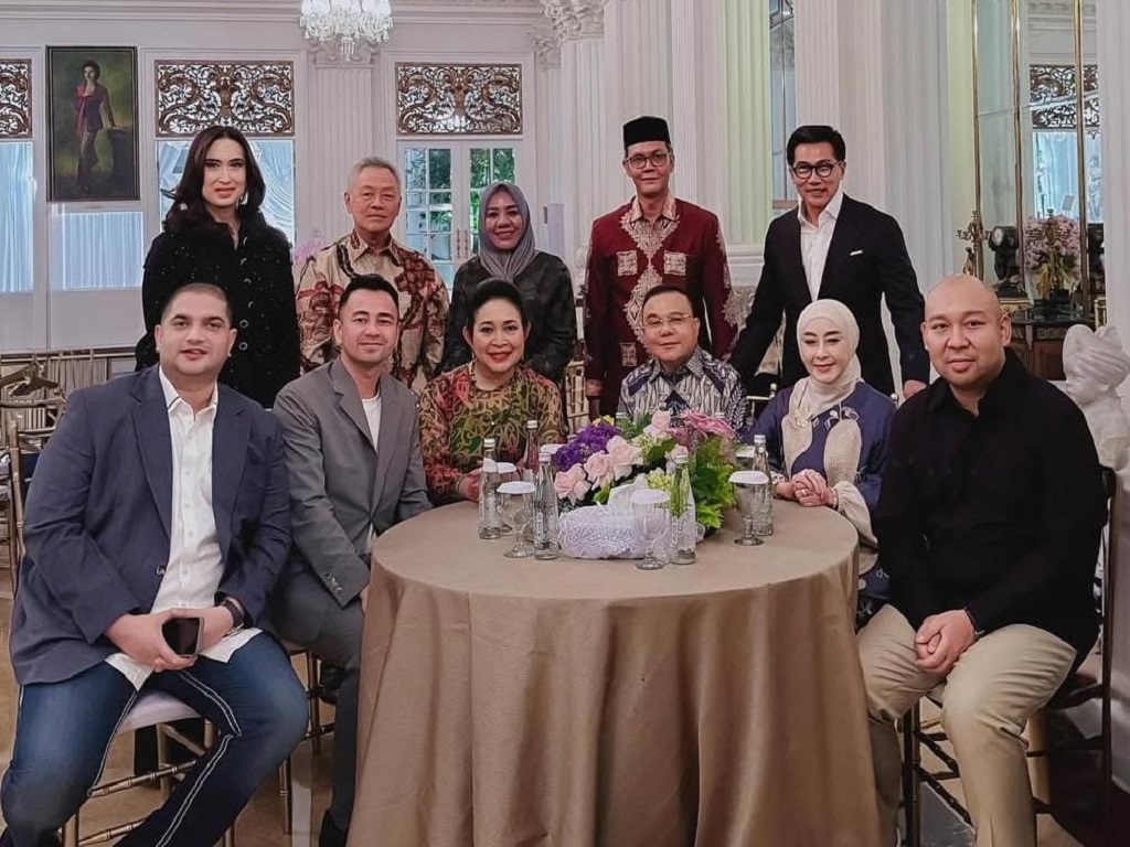 Titiek Soeharto Rayakan Ultah, Potong Tumpeng Bareng Prabowo