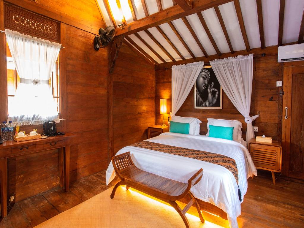 Romantic Dinner By The Beach: Private Dining Eksklusif di Tepi Laut Bintan